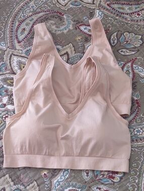 NWOT Set Of 2 AnyBody Seamless Bras Nude Size L M
